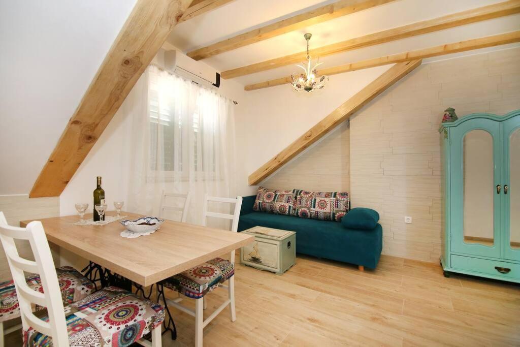Apartment Barbara'S Inheritance Split Extérieur photo
